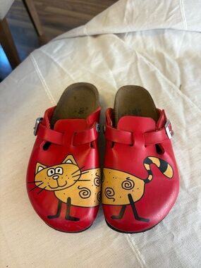 Birkenstock Birki's Kids Woodby Red Bridget the Cat Clogs Red & Yellow